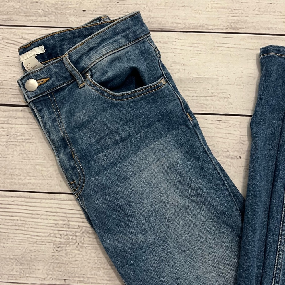 H&M Skinny jeans with no rips